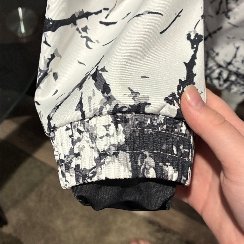 New with tags Otemper pullover ski hoodie. White & Black Marble Print. Size S. - Picture 5 of 11